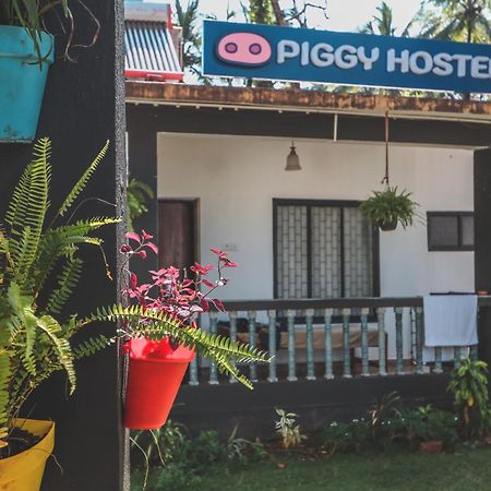 Piggy Hostel Vagator Eksteriør bilde
